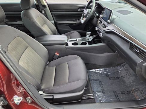 Used 2024 Nissan Altima 2.5 SV FWD image 15