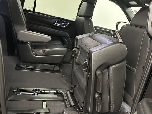 Used 2024 Chevrolet Suburban LT image 32