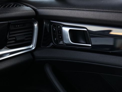 Used 2018 Porsche Panamera 4S image 36