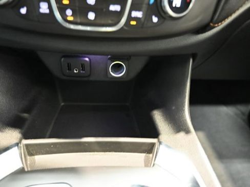 Used 2018 Chevrolet Traverse LT image 19