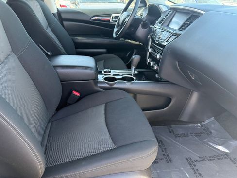 Used 2020 Nissan Pathfinder S AWD/4WD image 32