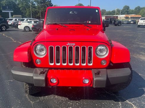 Used 2017 Jeep Wrangler Unlimited Sahara AWD/4WD image 6