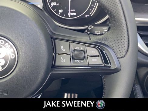 Used 2023 Alfa Romeo Stelvio Ti image 10