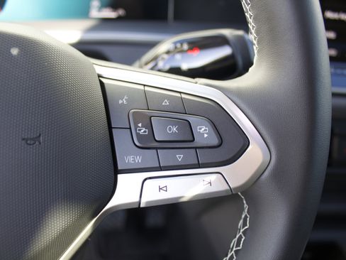 New 2026 Volkswagen Tiguan SE image 18