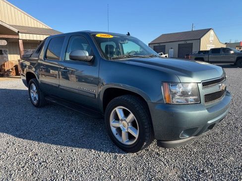 Used 2009 Chevrolet Avalanche LT w/ Luxury Package image 2