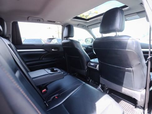 Used 2019 Toyota Highlander XLE AWD/4WD image 59