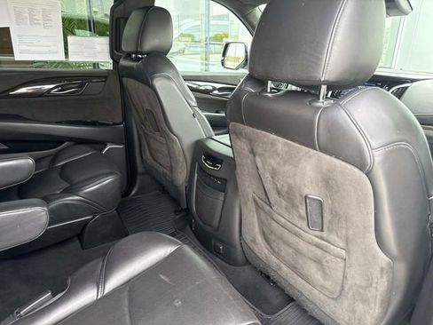 Used 2020 Cadillac Escalade Platinum AWD/4WD image 27
