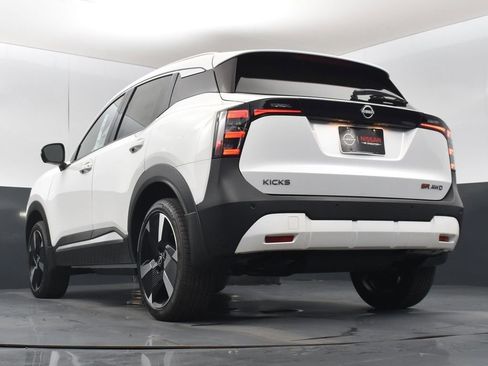 New 2025 Nissan Kicks SR image 41