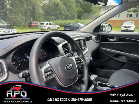 Used 2019 Kia Sorento AWD image 9