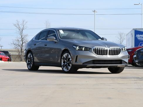 Used 2026 BMW 530i w/ Premium Package RWD image 1