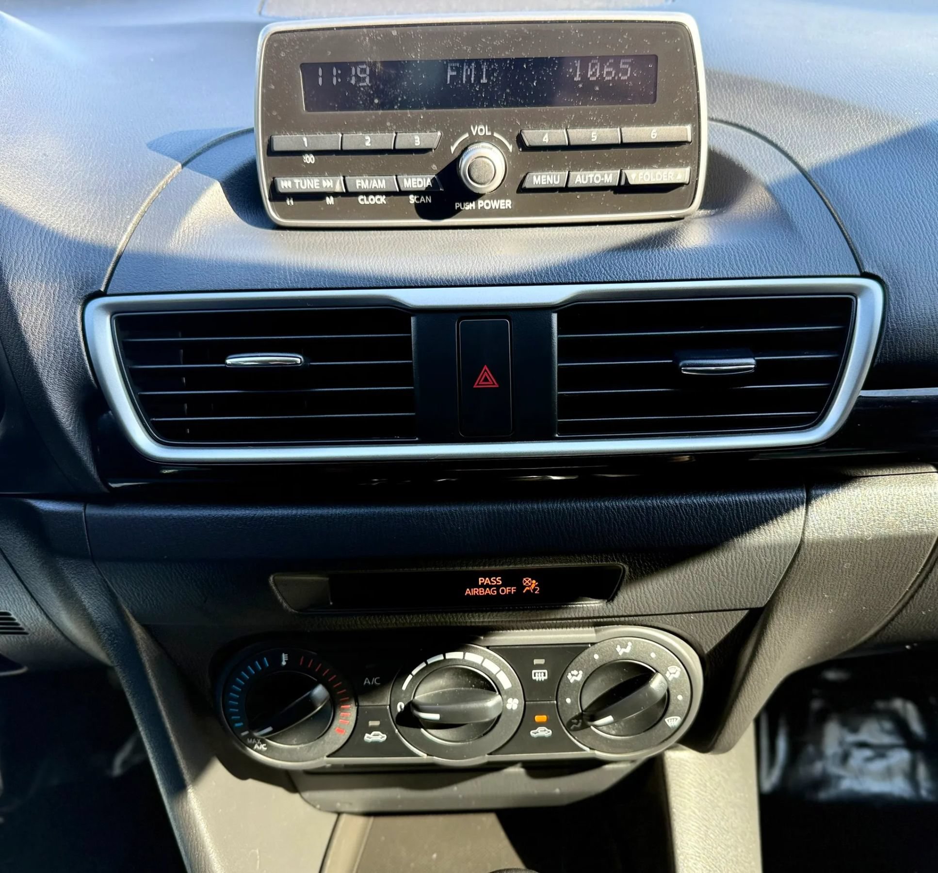 Used 2014 MAZDA MAZDA3 i Sport FWD image 15