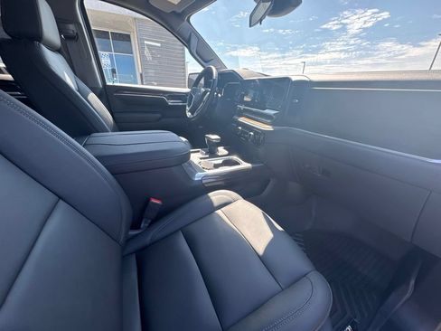 Used 2026 Chevrolet Silverado 1500 LT Trail Boss w/ LT Trail Boss Premium Package AWD/4WD image 11