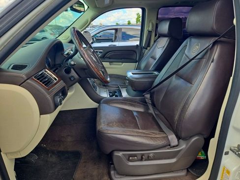 Used 2014 Cadillac Escalade Platinum AWD/4WD image 11