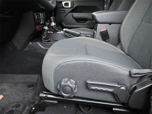 Used 2025 Jeep Wrangler Willys image 21