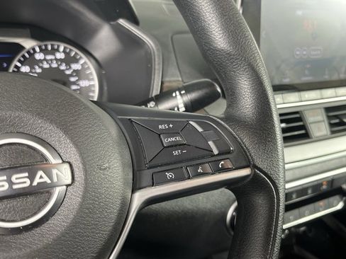 Used 2023 Nissan Altima 2.5 SV image 14