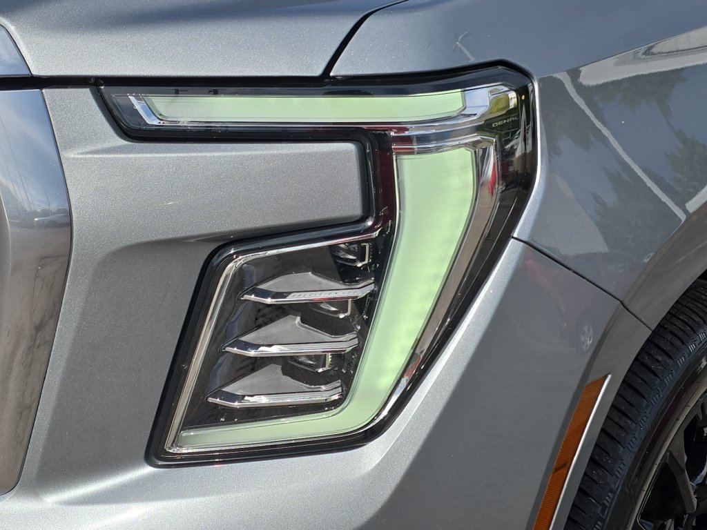 Used 2025 GMC Yukon Denali w/ Sun & Power Step Package AWD/4WD image 34