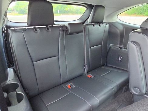 Used 2023 Toyota Highlander XLE FWD image 18