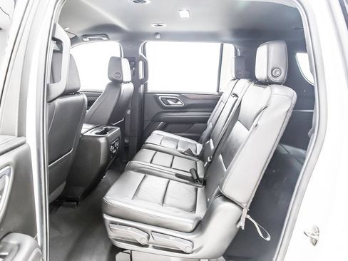 Used 2022 Chevrolet Suburban LT RWD image 29