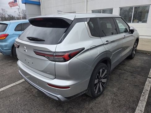 Used 2025 Mitsubishi Outlander SE image 5
