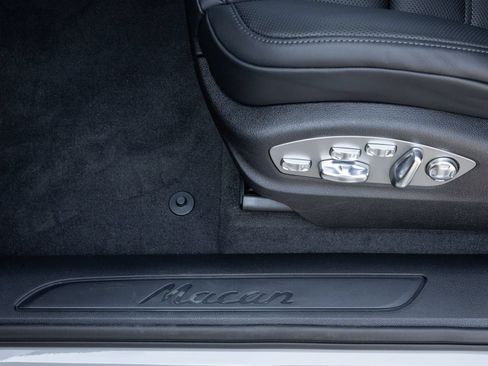 Certified 2026 Porsche Macan AWD/4WD image 21