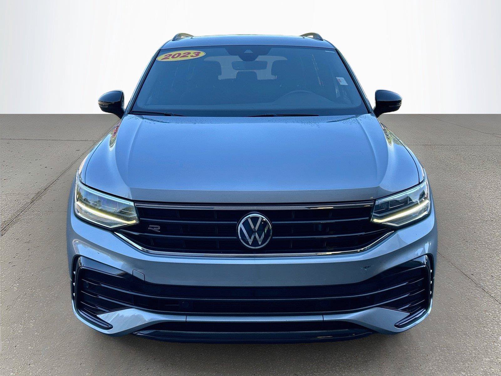 Used 2023 Volkswagen Tiguan SE R-Line FWD image 9