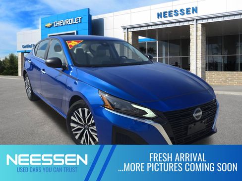 Used 2025 Nissan Altima 2.5 SV FWD image 1
