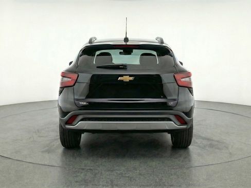 Used 2025 Chevrolet Trax LT w/ LT Convenience Package FWD image 7