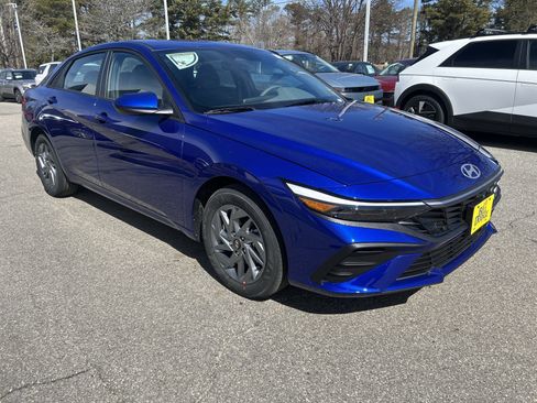 New 2025 Hyundai Elantra Blue image 9