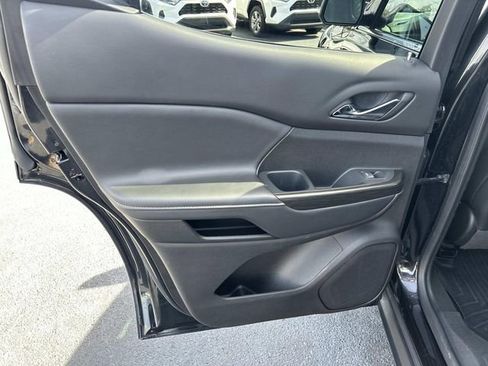 Used 2023 GMC Acadia SLT image 21