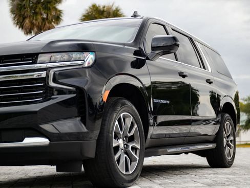 Used 2021 Chevrolet Suburban LT RWD image 7
