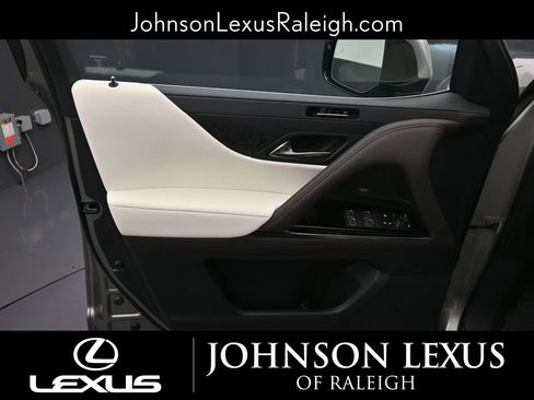 Used 2023 Lexus LX 600 4WD w/ Accessory Package (Z1) image 11