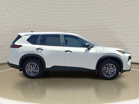 Certified 2024 Nissan Rogue S FWD image 4