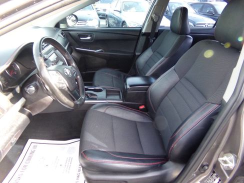 Used 2016 Toyota Camry SE image 8