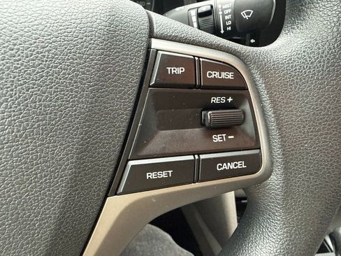 Used 2017 Hyundai Elantra SE image 20