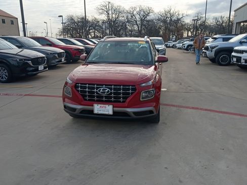 Used 2025 Hyundai Venue SEL image 5