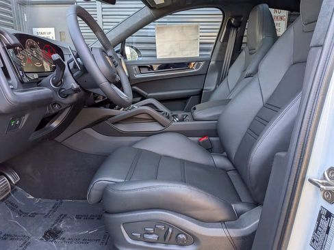 Certified 2025 Porsche Cayenne S AWD/4WD image 5