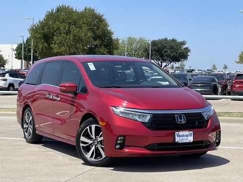 Certified 2024 Honda Odyssey Touring image 2