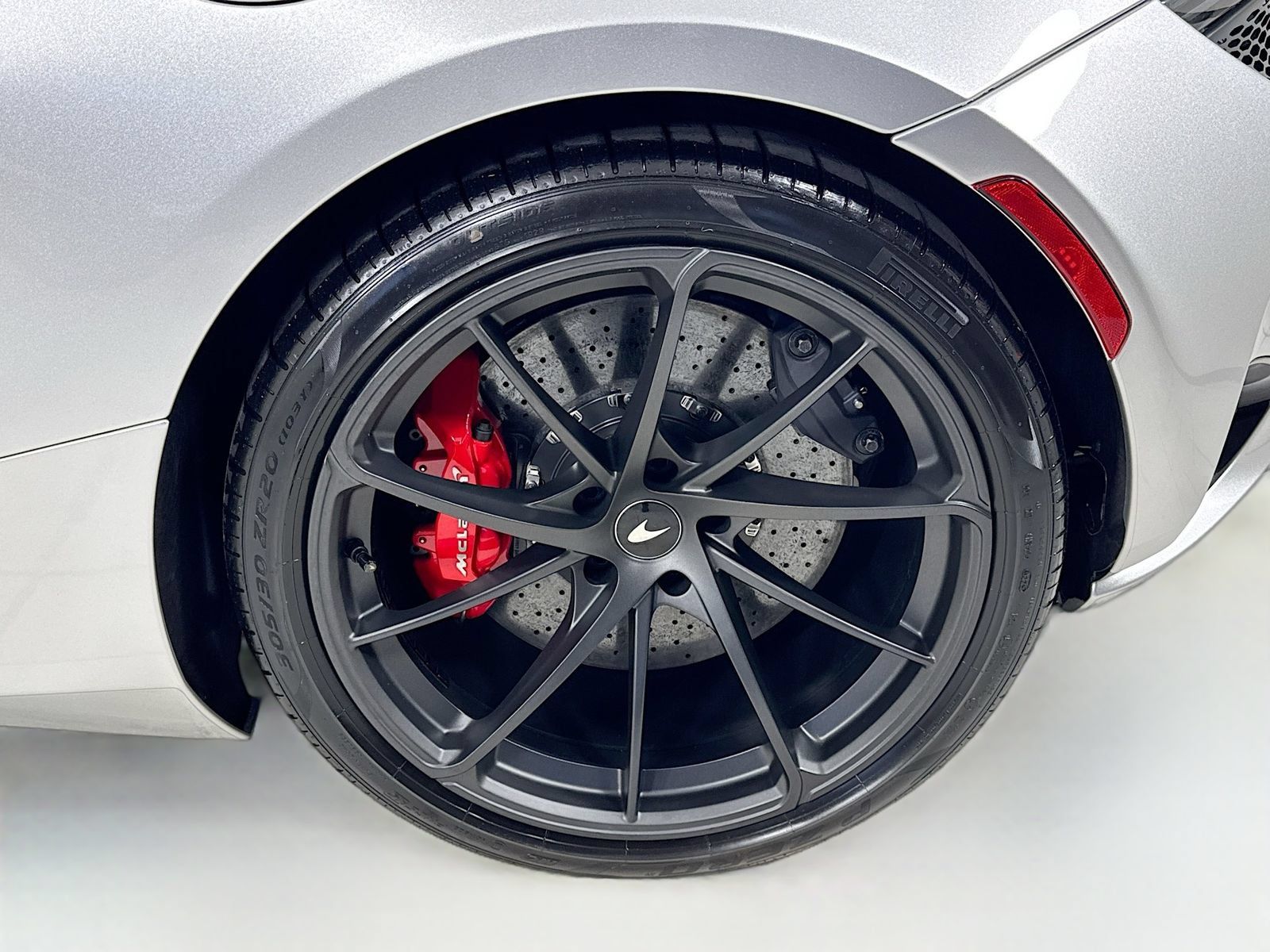 Used 2026 McLaren 750S Spider RWD image 9