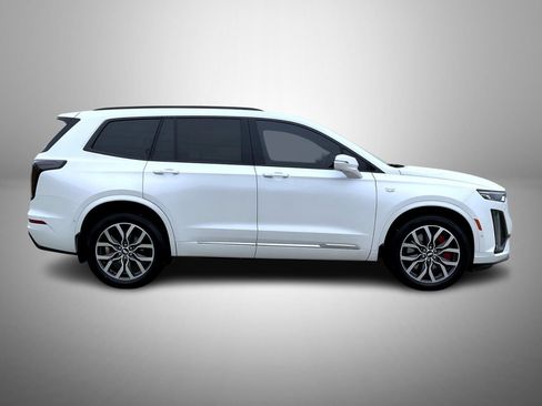 Used 2022 Cadillac XT6 Sport w/ Technology Package AWD/4WD image 4