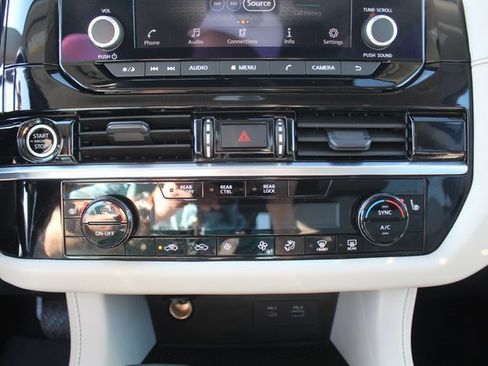 Used 2023 Nissan Pathfinder SV image 30