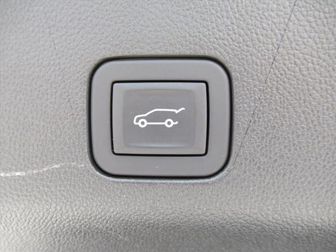 Certified 2025 GMC Yukon Denali AWD/4WD image 37