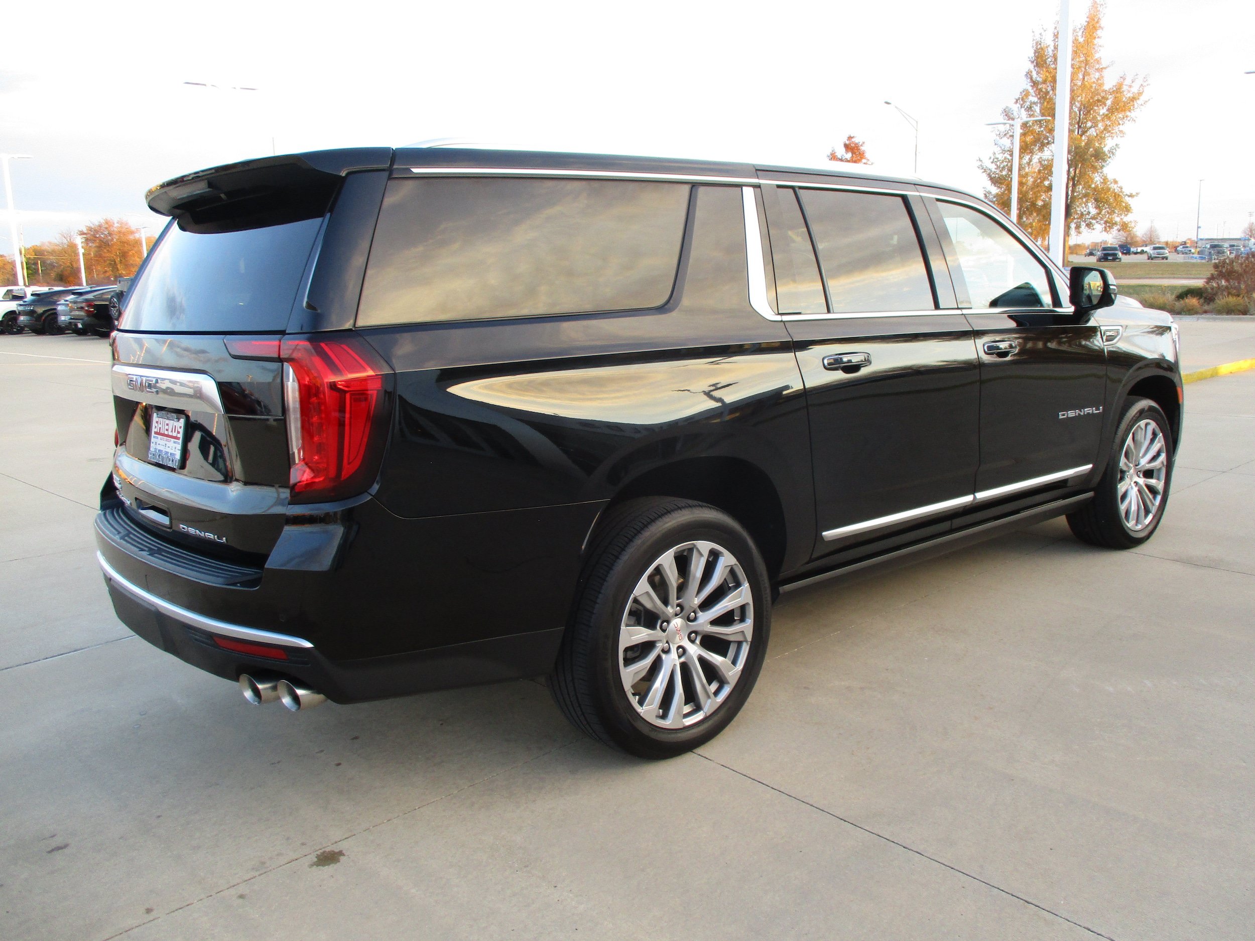 Used 2022 GMC Yukon XL Denali w/ Max Trailering Package AWD/4WD image 5