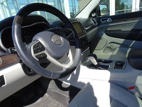 Used 2019 Jeep Grand Cherokee Summit AWD/4WD image 12