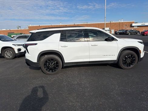 Used 2024 Chevrolet Traverse LT w/ Midnight/Sport Edition image 4