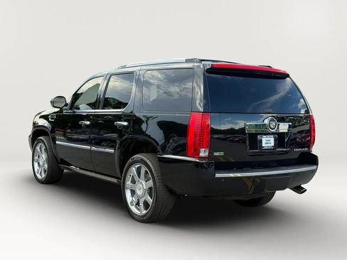 Used 2011 Cadillac Escalade Premium RWD image 7