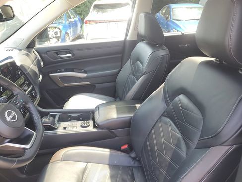 Used 2022 Nissan Pathfinder Platinum w/ Cargo Package AWD/4WD image 12