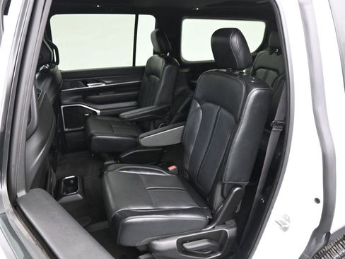 Used 2022 Jeep Wagoneer Series III w/ Premium Group I image 25