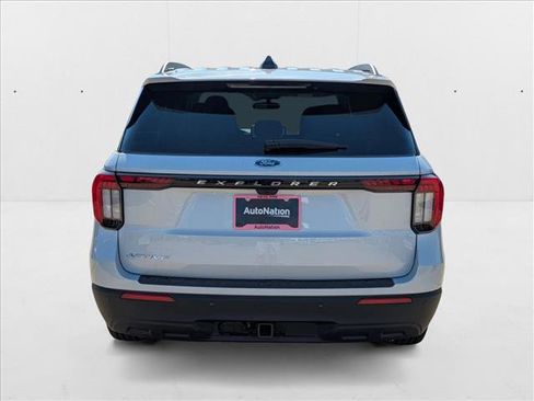 New 2025 Ford Explorer Active image 8
