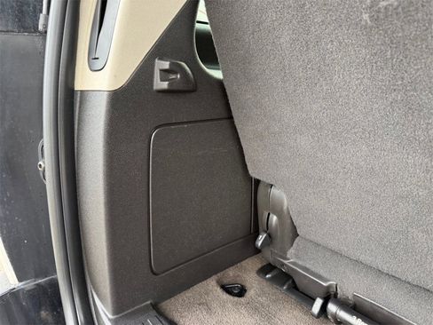 Used 2011 GMC Yukon Denali image 43