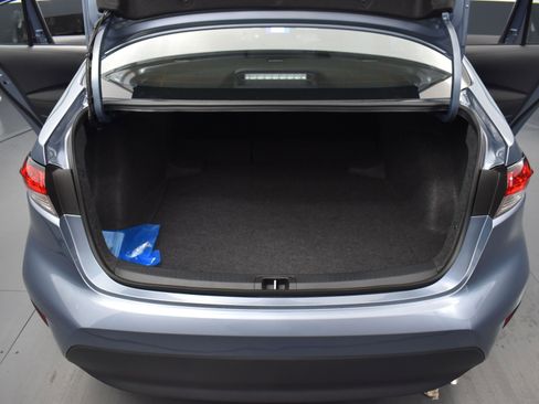 Used 2025 Toyota Corolla LE image 27